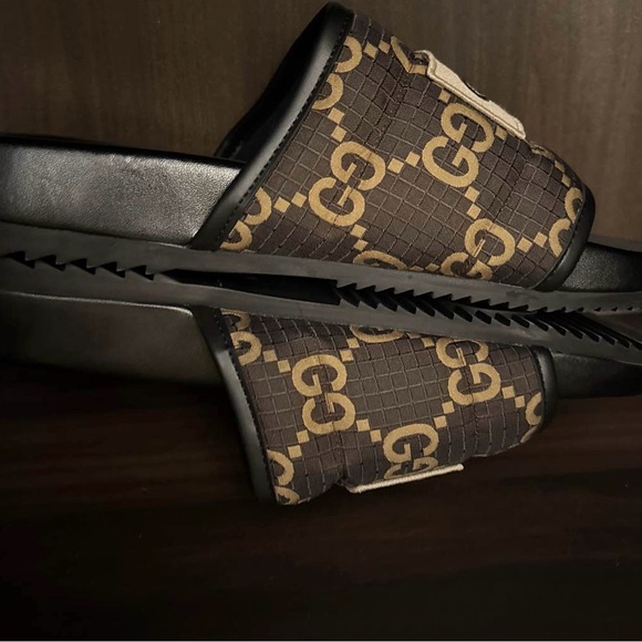 Gucci Brown GG sandals - Picture 4 of 8